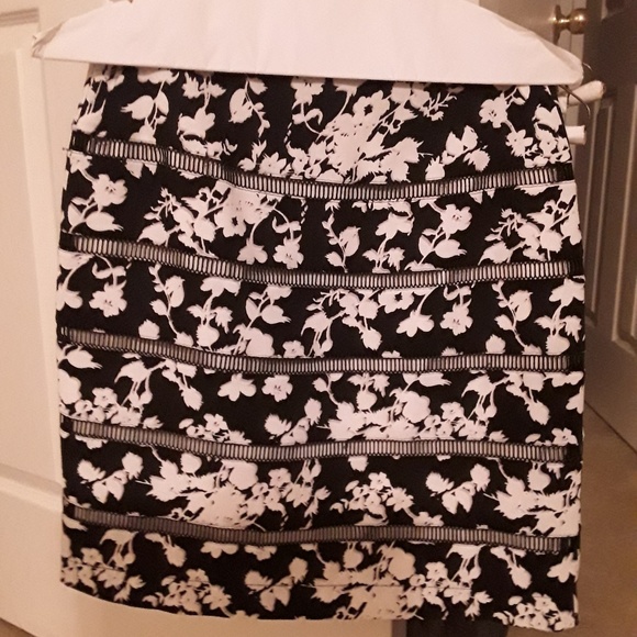 WHBM pencil skirt 0P - Picture 3 of 4